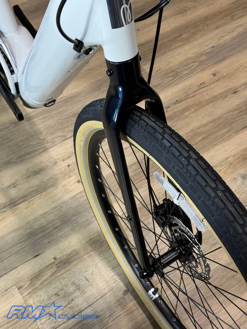 Momentum Transend E+ GTS Large Luna Ink 2022 eCity Bike-4