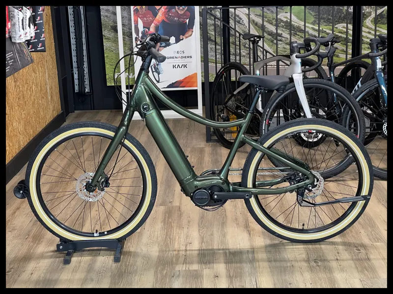 Momentum Vida E + Mid-Step Medium Metallic Green 2022 Ex-Display-1