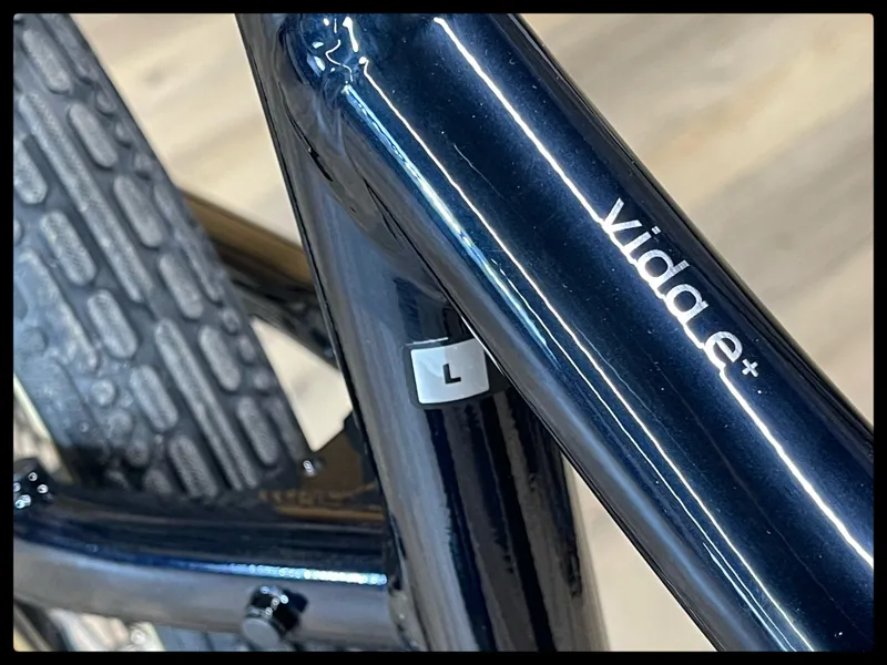 Momentum Vida E+ GTS 25km/h Large Ink 2022-3