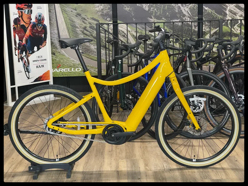 Momentum Vida E+ Medium Bumblebee 2022