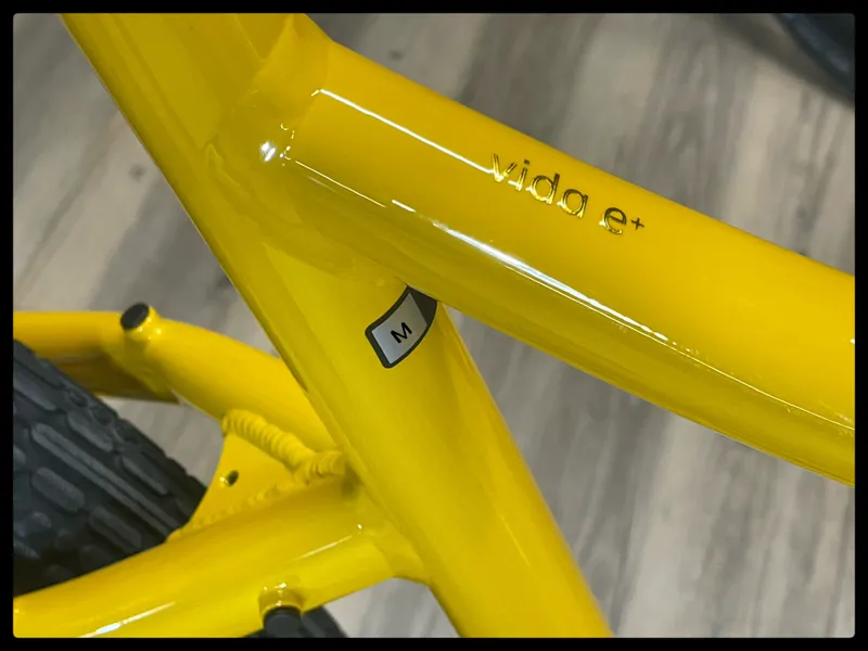 Momentum Vida E+ Medium Bumblebee 2022-2
