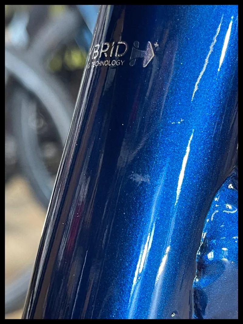 Momentum Vida E+  Medium Metallica Blue 2022 Ex Display-8