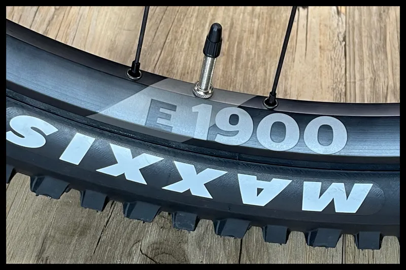 Mondraker Superfoxy Carbon R Medium Dirty White Deep Purple Flame Red 2022-11