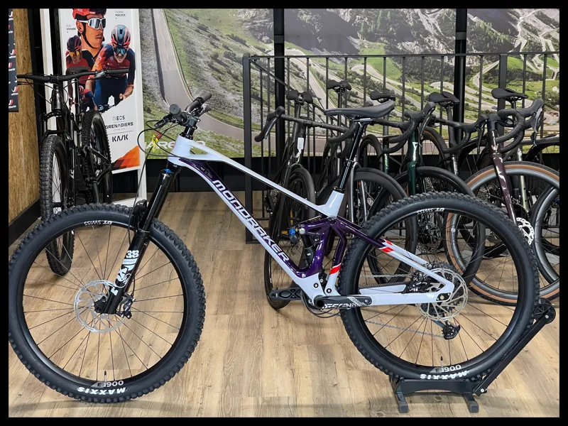 Mondraker Superfoxy Carbon R Medium Dirty White Deep Purple Flame Red 2022-1