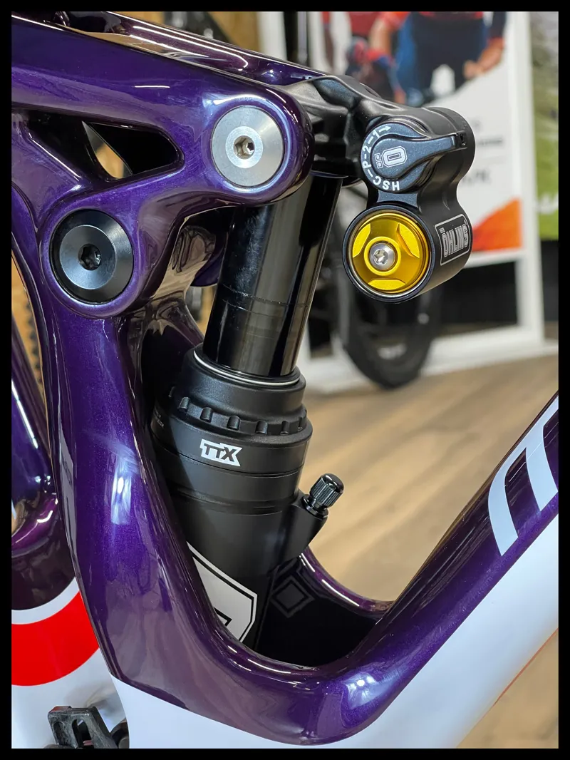 Mondraker Superfoxy Carbon R Medium Dirty White Deep Purple Flame Red 2022-7