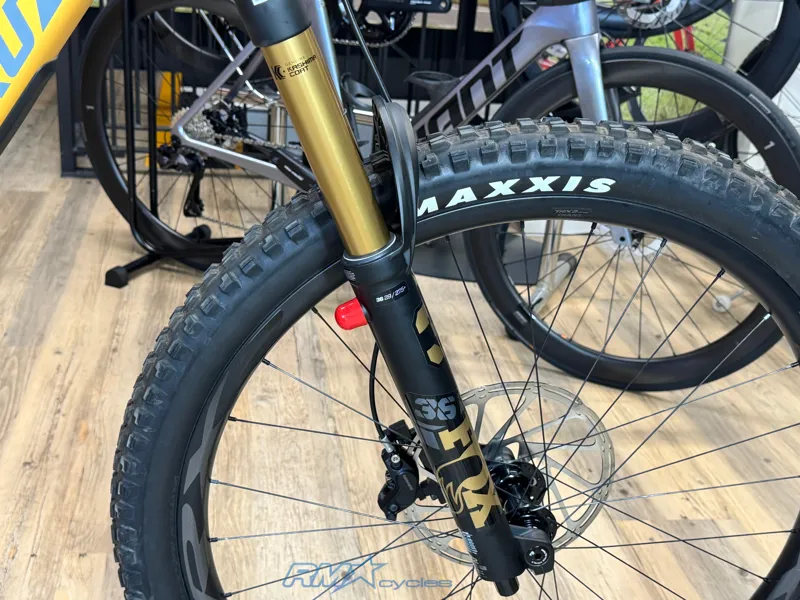 2022 Santa Cruz Bronson 4 CC XL Mens Carbon MTB in Gold-5