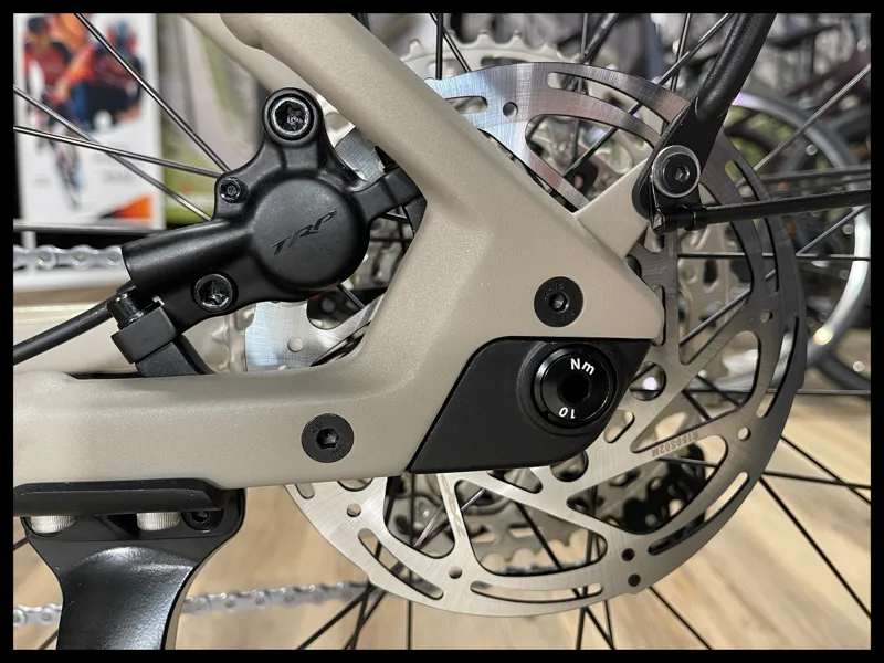 BMC 257 Urbanchallenge AMP AL TWO Deore Performance CX Large Powder Sand 2023-9