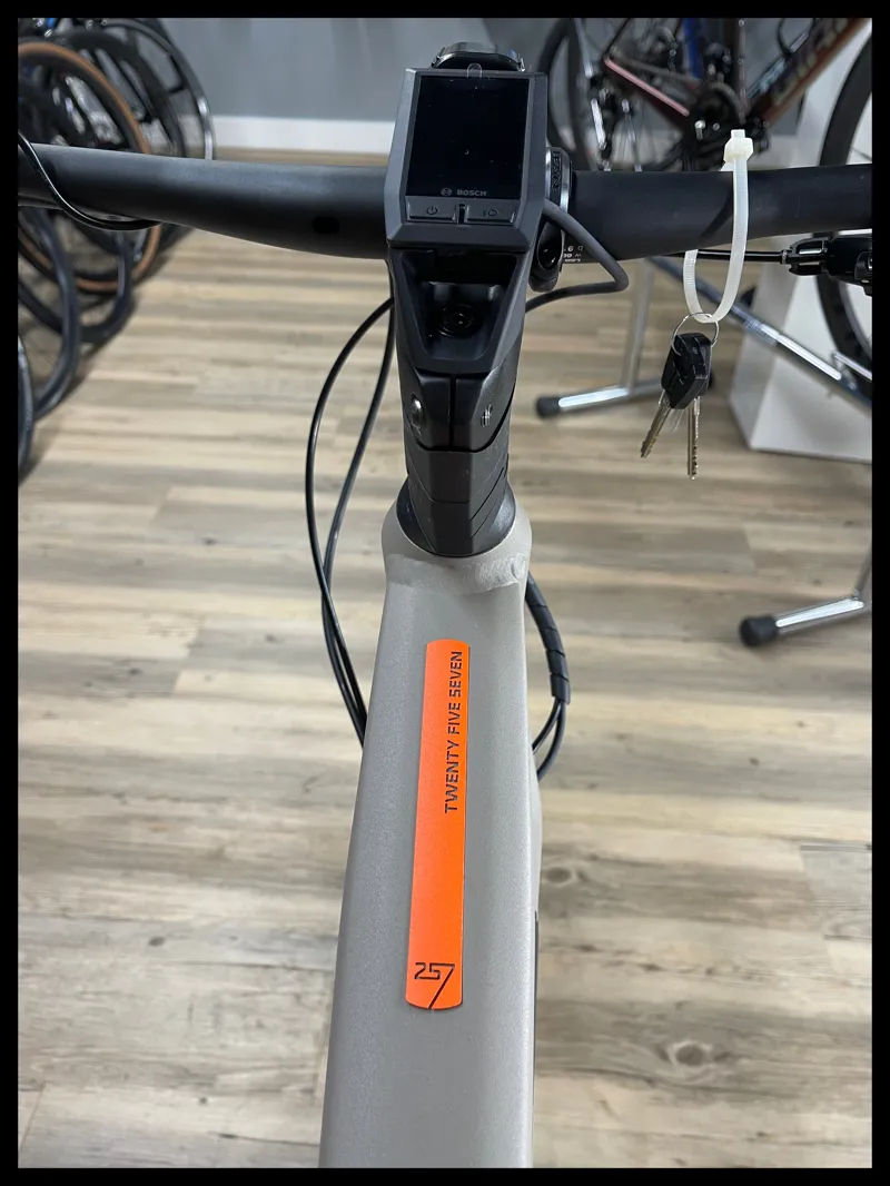 BMC 257 Urbanchallenge AMP AL TWO Deore Performance CX Large Powder Sand 2023-7