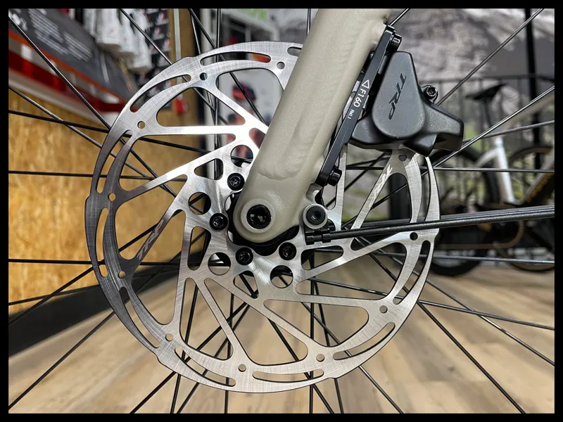 BMC 257 Urbanchallenge AMP AL TWO Deore Performance CX Large Powder Sand 2023-8