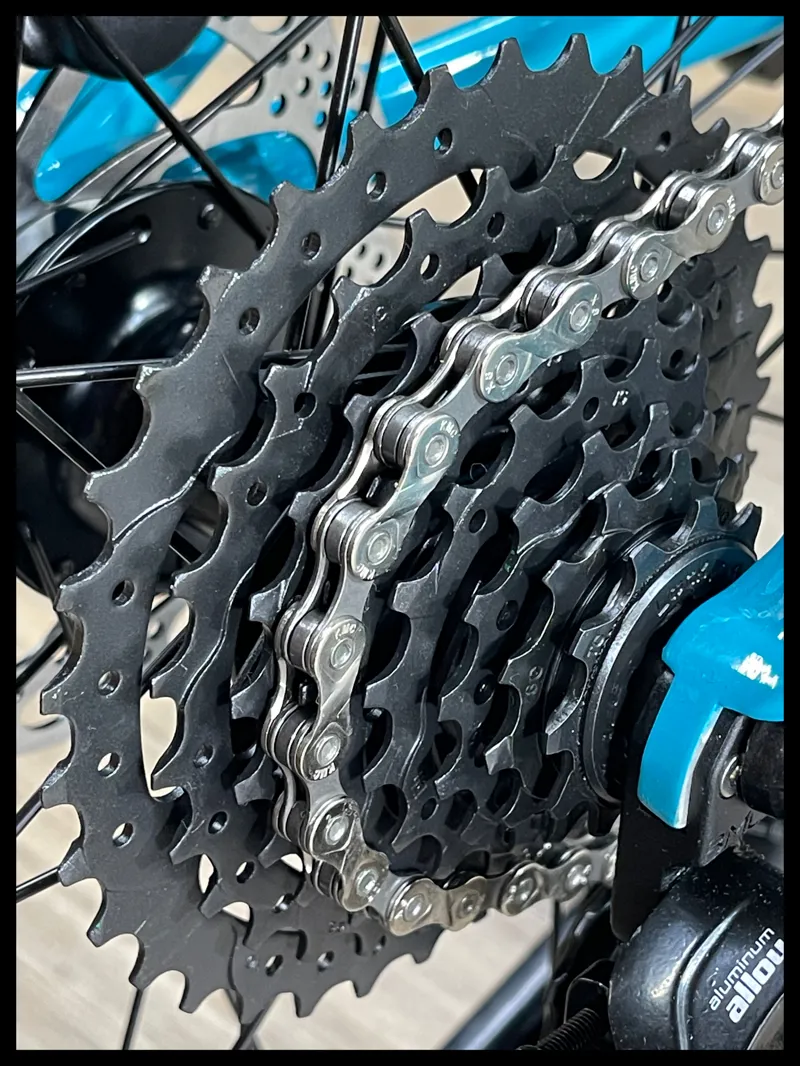 BMC TWOSTROKE AL 20 V2 X4 1X8 MTB BIKE: TURQOISE/BLACK/WHITE 20 2023-2