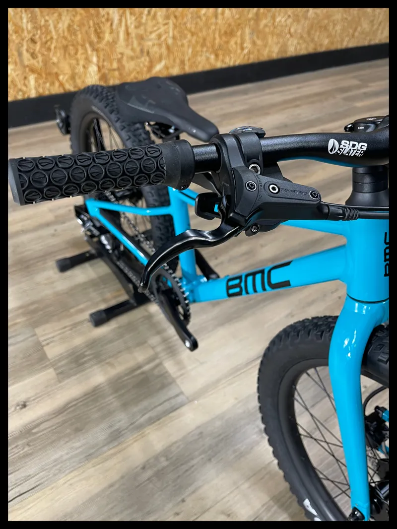 BMC TWOSTROKE AL 20 V2 X4 1X8 MTB BIKE: TURQOISE/BLACK/WHITE 20 2023-5