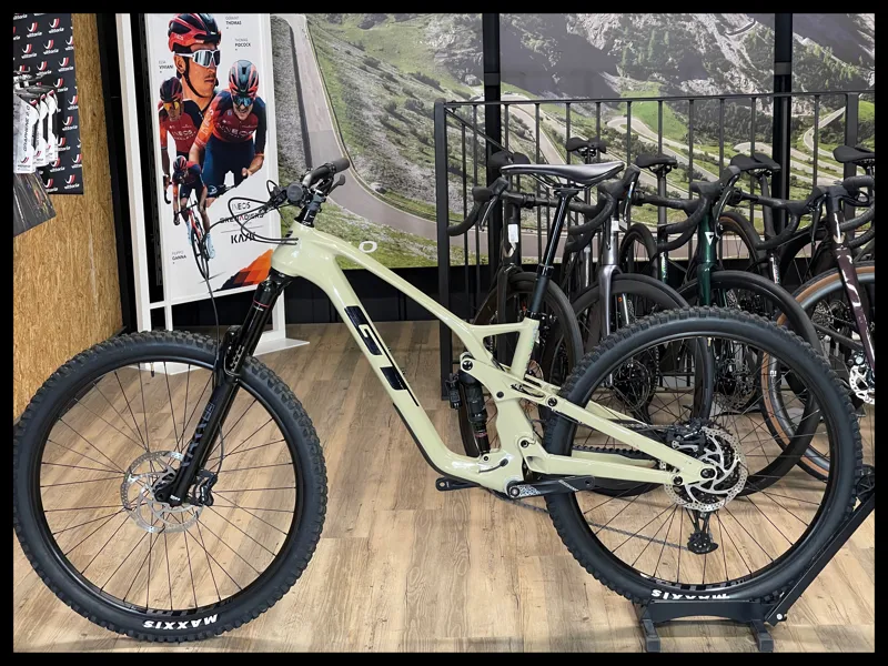 GT Force Carbon Elite 29 Tan Unisex Medium 2023 Ex-Demo-1