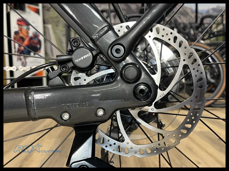 Giant Explore E+ 2  Stagger Medium Gunmetal Black 2023 Ex-Display -8