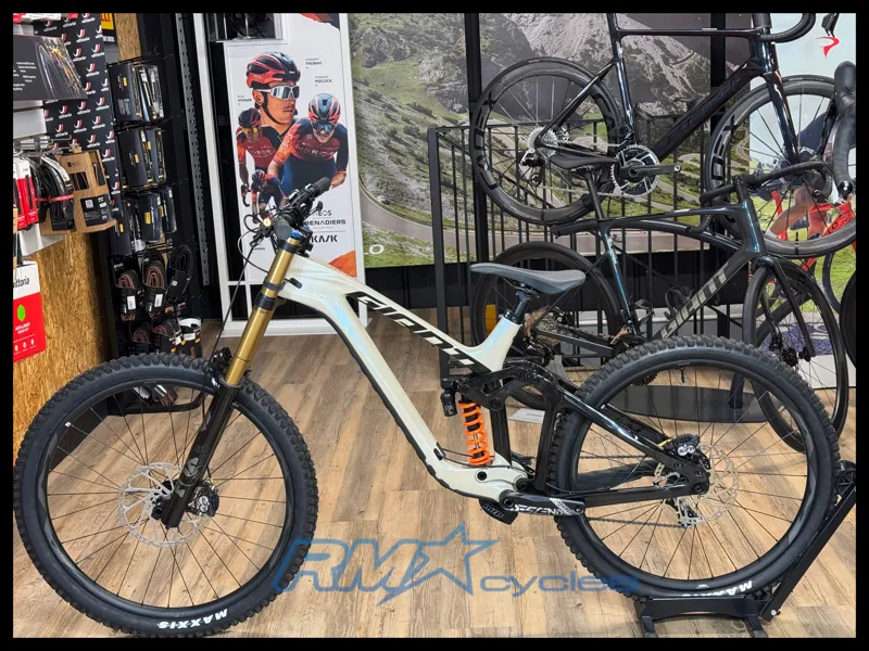 Giant Glory Advanced M/L Gloss Shoreline 2023-1