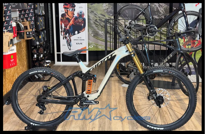 Giant Glory Advanced M/L Gloss Shoreline 2023