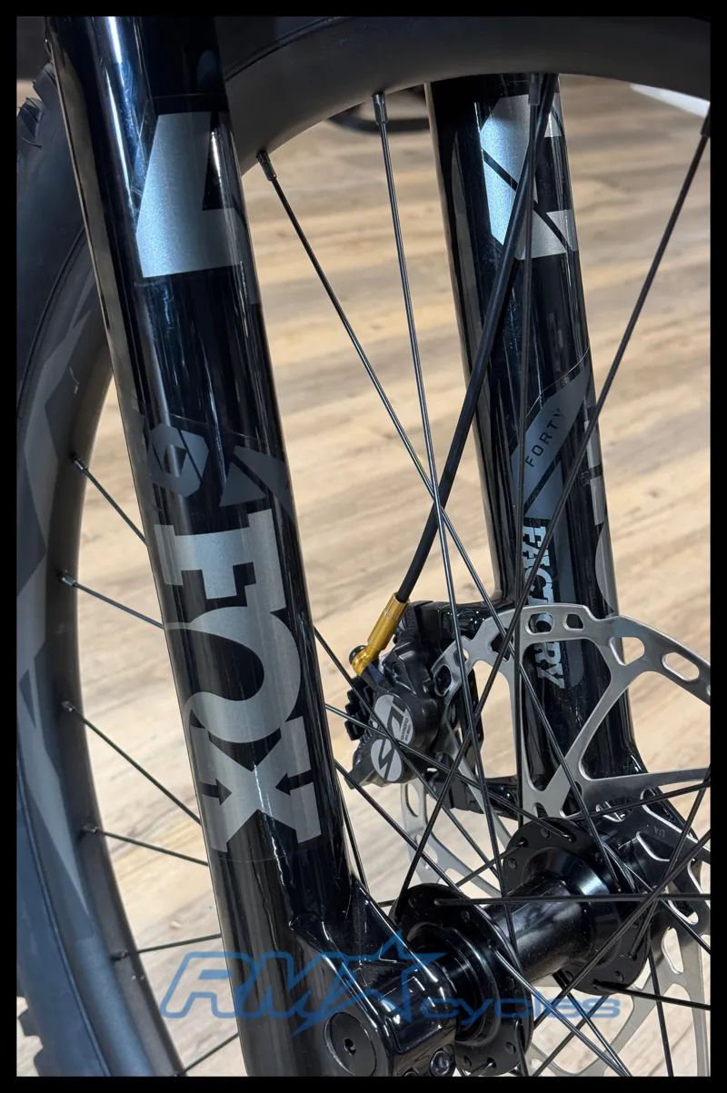 Giant Glory Advanced M/L Gloss Shoreline 2023-8