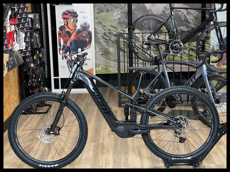 Giant Stance E+ 2 625 25km/H Electric Mountain Bike in Black Diamond