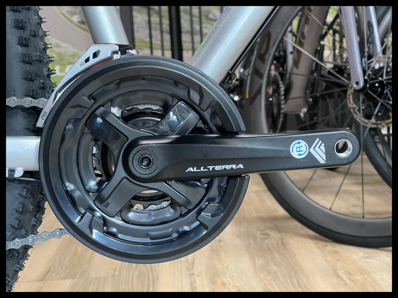 GT Aggressor Expert 29 Mountain Bike Silver 2023 Small-7