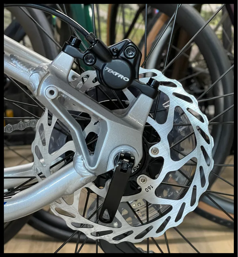 GT Aggressor Expert 29 Mountain Bike Silver 2023 Small-4