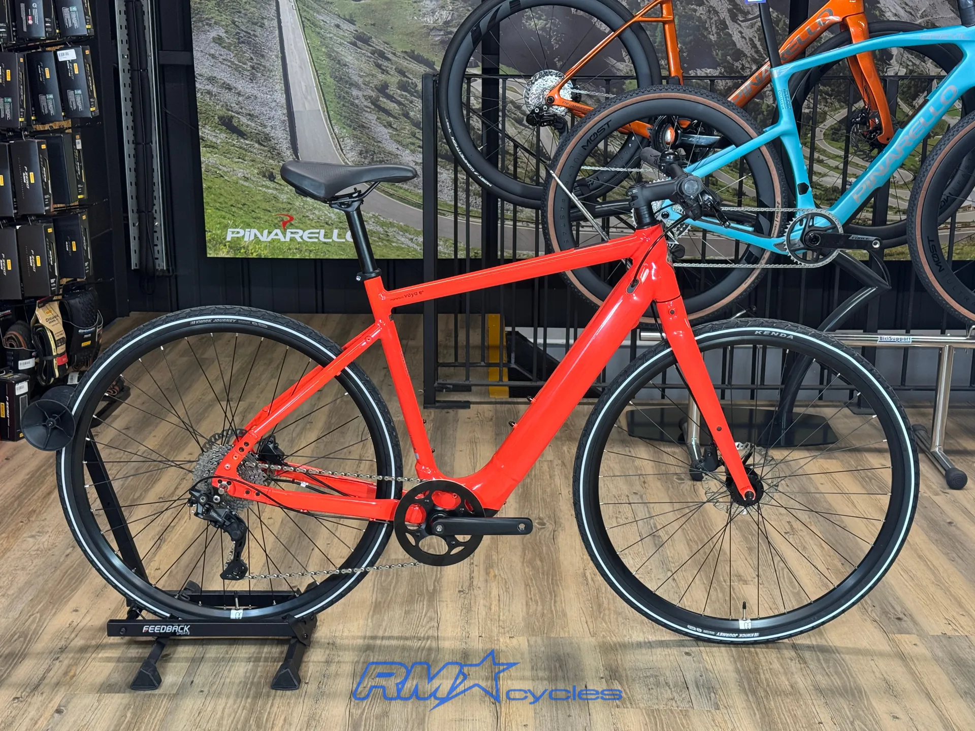 2023 Momentum Voya E+ 3 Unisex Aluminium eCity Bike in Orange