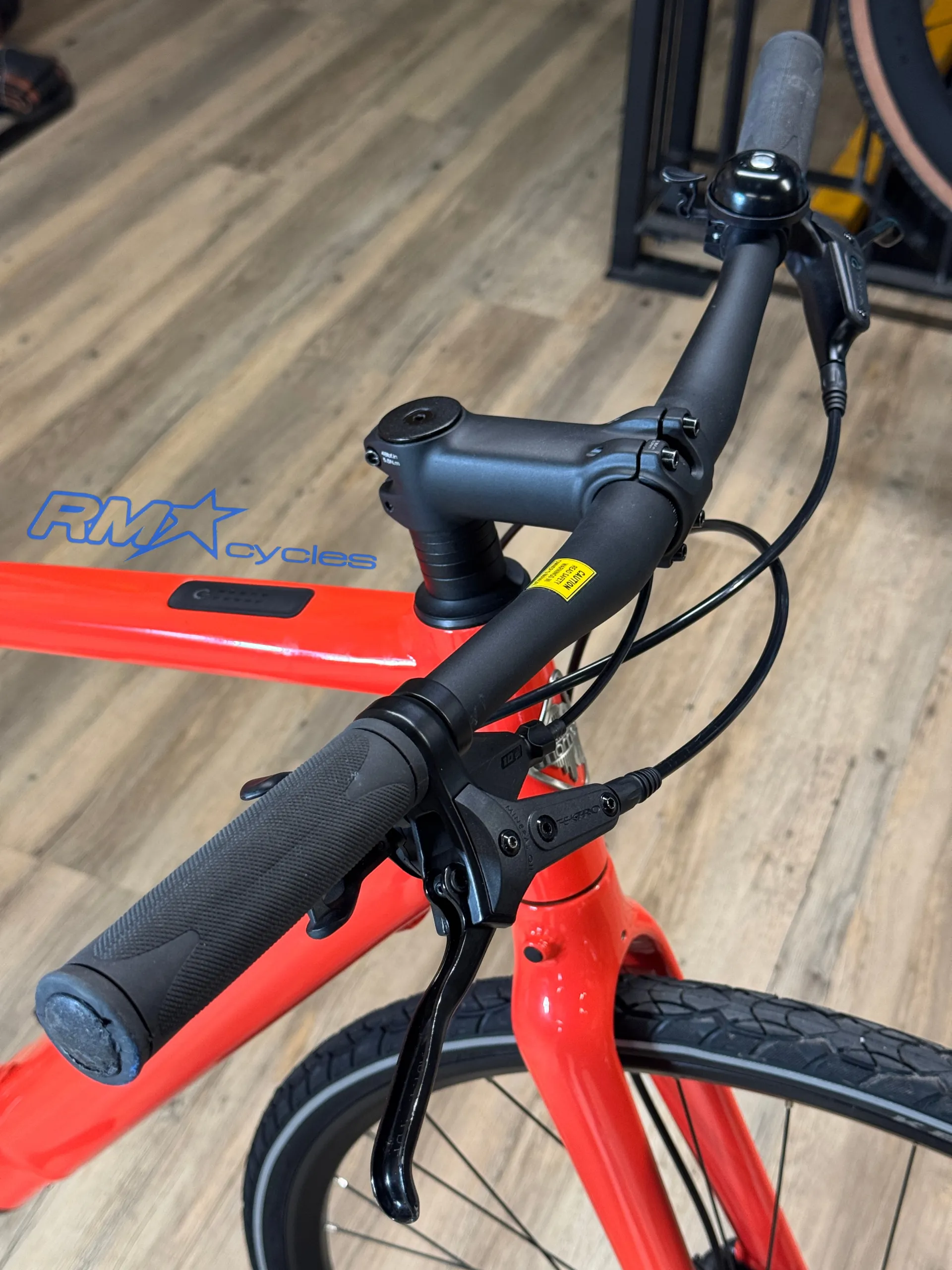 2023 Momentum Voya E+ 3 Unisex Aluminium eCity Bike in Orange