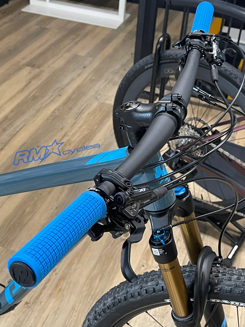 Pivot Mach 4 SL Pro XT/XTR w/120mm Fork Grey Medium Mountain Bike Ex-display-3