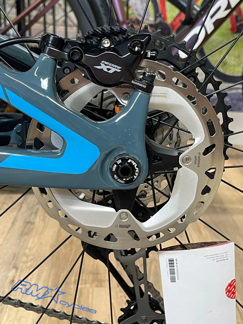 Pivot Mach 4 SL Pro XT/XTR w/120mm Fork Grey Medium Mountain Bike Ex-display-9