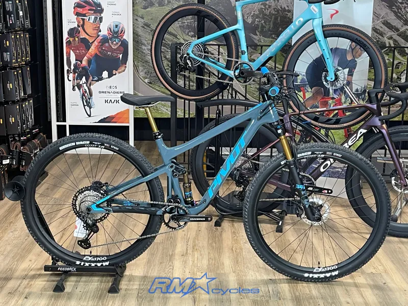 Pivot Mach 4 SL Pro XT/XTR w/120mm Fork Grey Medium Mountain Bike Ex-display