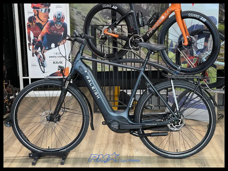 Raleigh Motus Grand Tour Crossbar Large Black 2023 Ex-Display-1