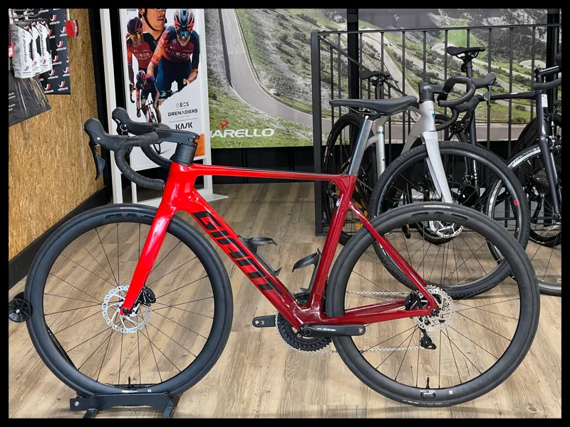 Giant Propel Advanced 2 Pure Red Medium 2024-1