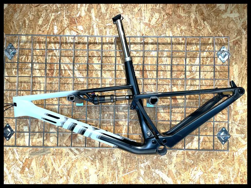 BMC Fourstroke01 FRS V1 FRS AD R/Shock Large White/Black/Carbon 2024-1