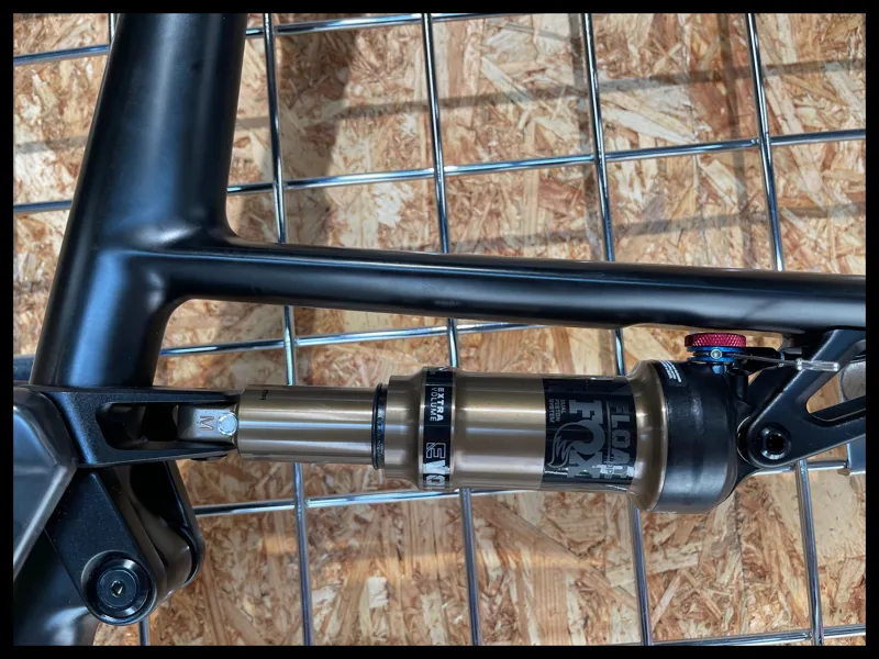 BMC Fourstroke01 FRS V1 FRS AD R/Shock Large White/Black/Carbon 2024-2