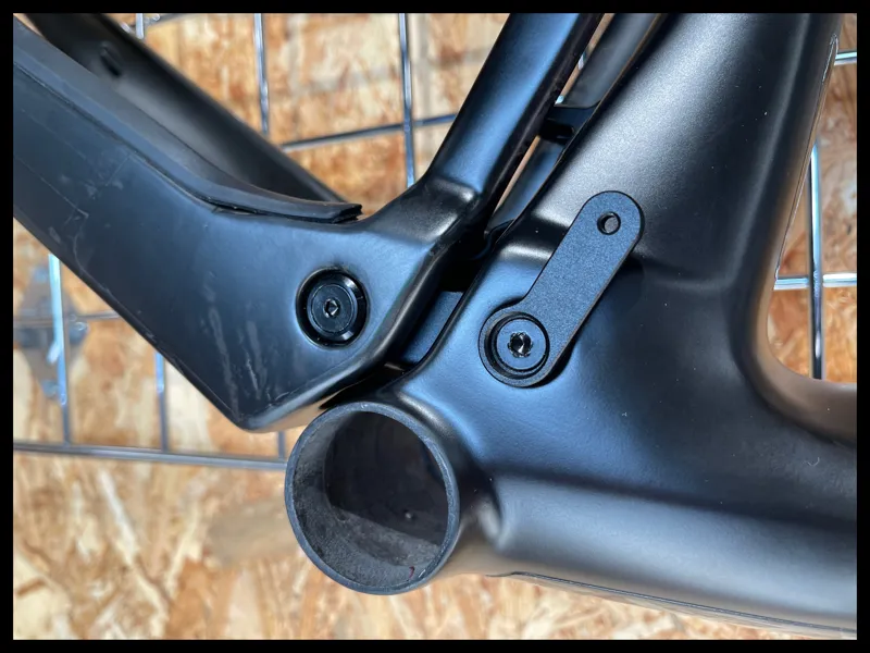 BMC Fourstroke01 FRS V1 FRS AD R/Shock Large White/Black/Carbon 2024-3