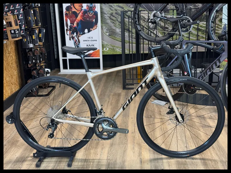 Giant Contend AR 2 Medium  Sandshell 2024