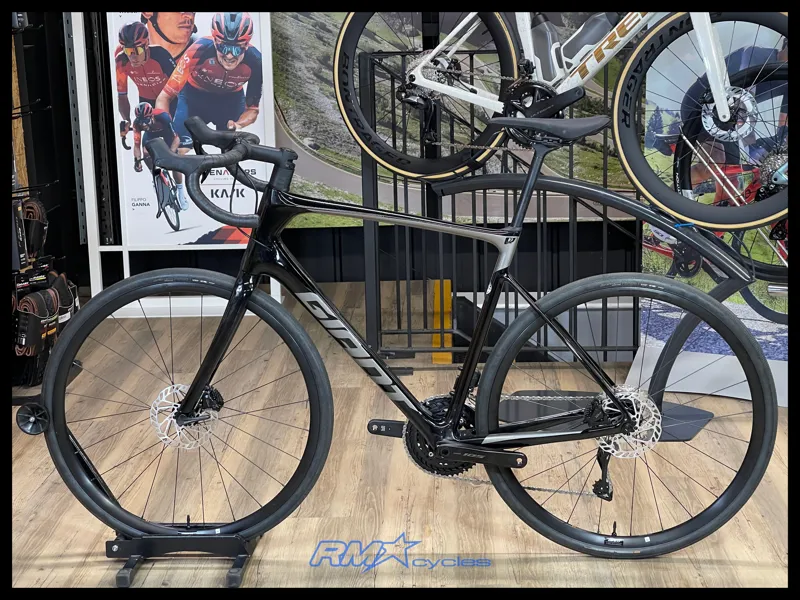 Giant Defy Advanced 1 Large Carbon/Space Gray 2024 Ex-Display-1