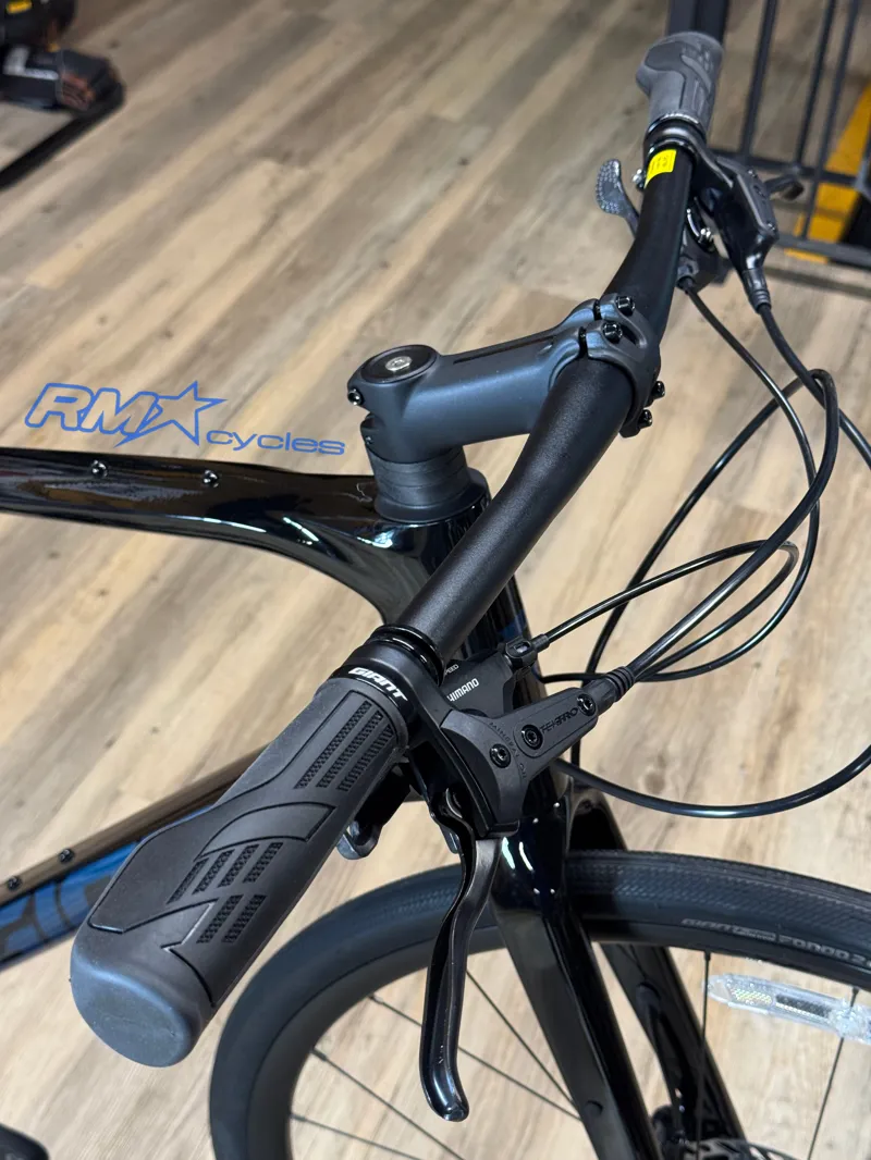 Giant FastRoad Advanced 1 Flat Bar Road Bike Black ML Ex-display-3