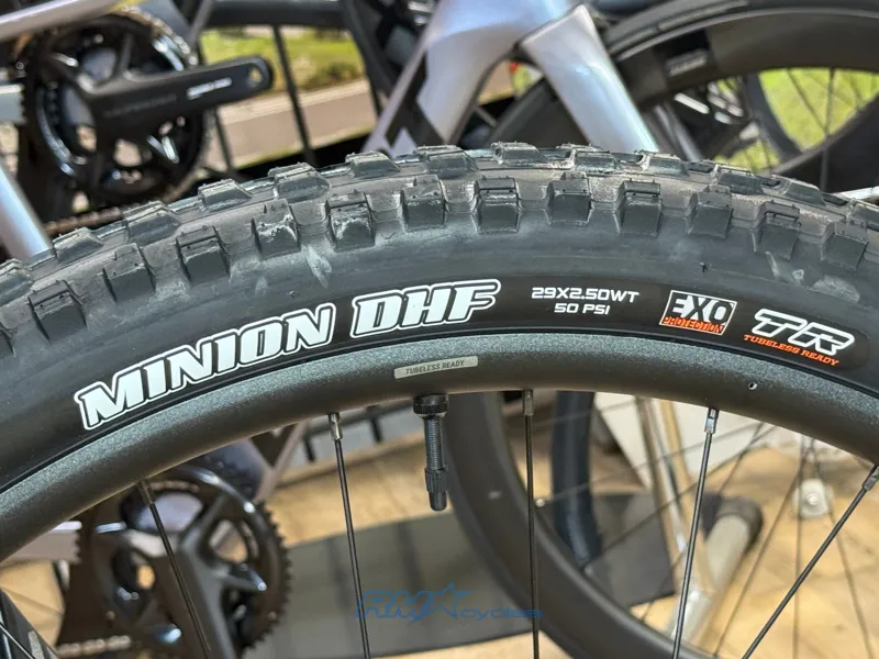 2024 Giant Fathom 29 1 In Gloss Black-7