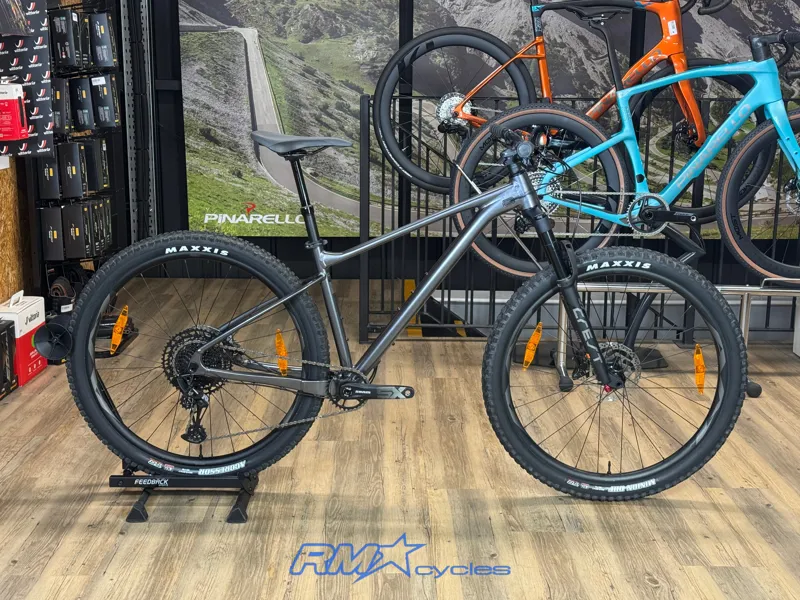 Giant Fathom 29 1 Large Gloss Back Approved Used