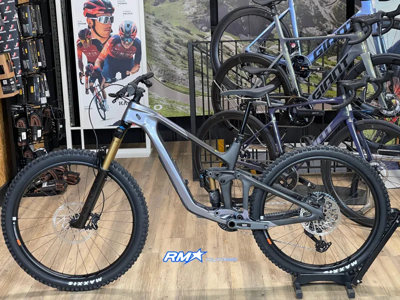 Giant Reign Advanced 1 Mullet Medium Mercury/Raw Carbon 2024-1