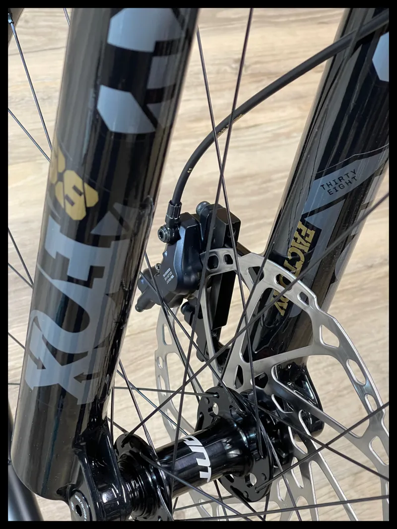 Giant Reign Advanced 1 Medium Digital Blurple 2024-5