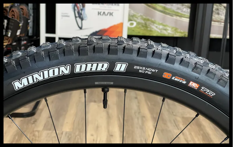 Giant Reign Advanced 1 Medium Digital Blurple 2024-13