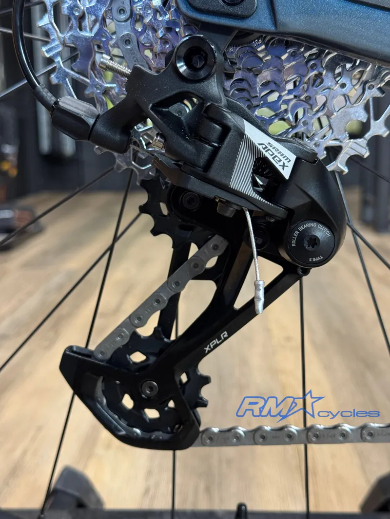 Giant Revolt Advanced 1 ML Ocean Twilight Gravel Bike Ex-display-5