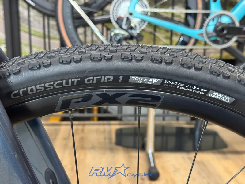 Giant Revolt Advanced 1 ML Ocean Twilight Gravel Bike Ex-display-9
