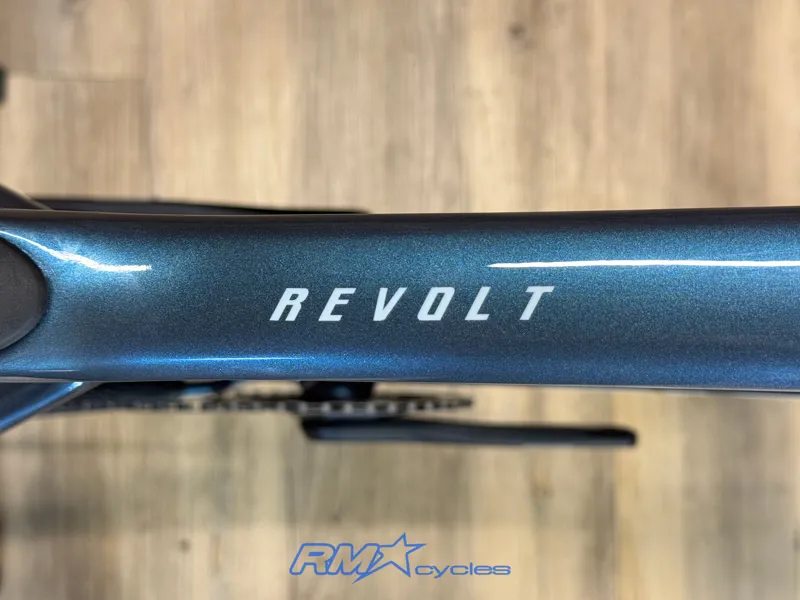 Giant Revolt Advanced 1 ML Ocean Twilight Gravel Bike Ex-display-2