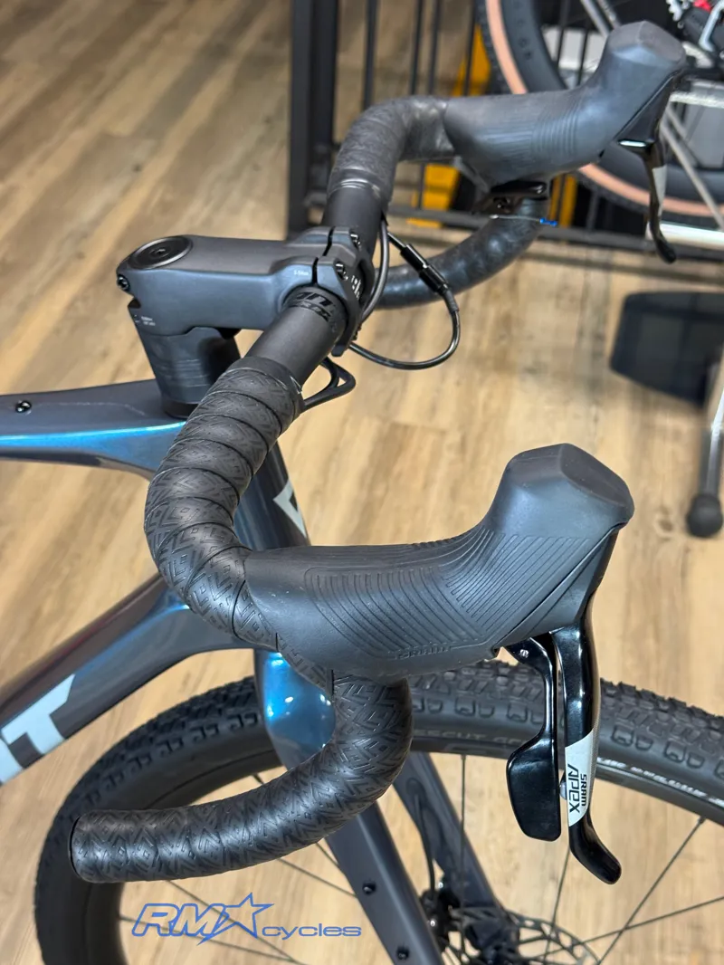 Giant Revolt Advanced 1 ML Ocean Twilight Gravel Bike Ex-display-3