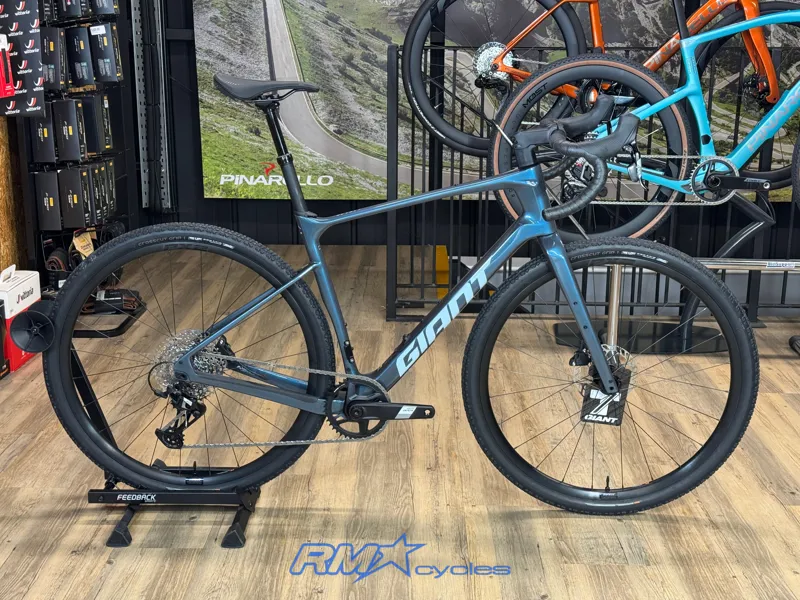 Giant Revolt Advanced 1 ML Ocean Twilight Gravel Bike Ex-display
