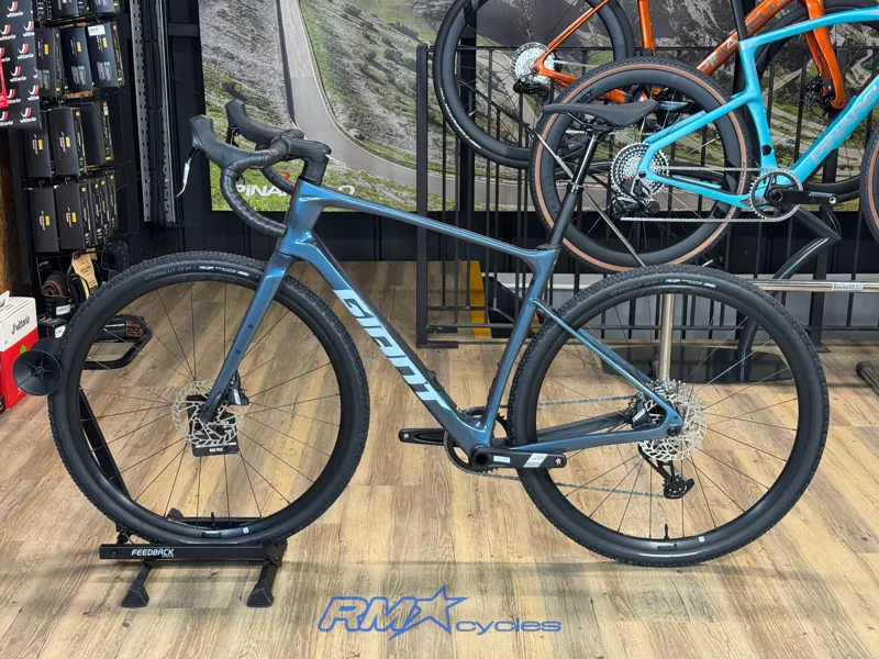 Giant Revolt Advanced 1 ML Ocean Twilight Gravel Bike Ex-display-1