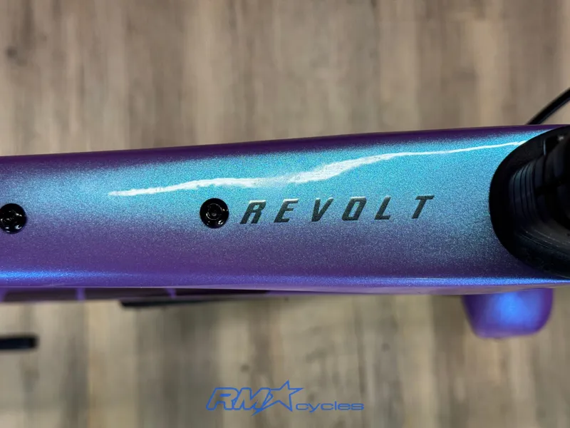 Giant Revolt Advanced Pro 0 ML Digital Blurple Gravel Bike-2