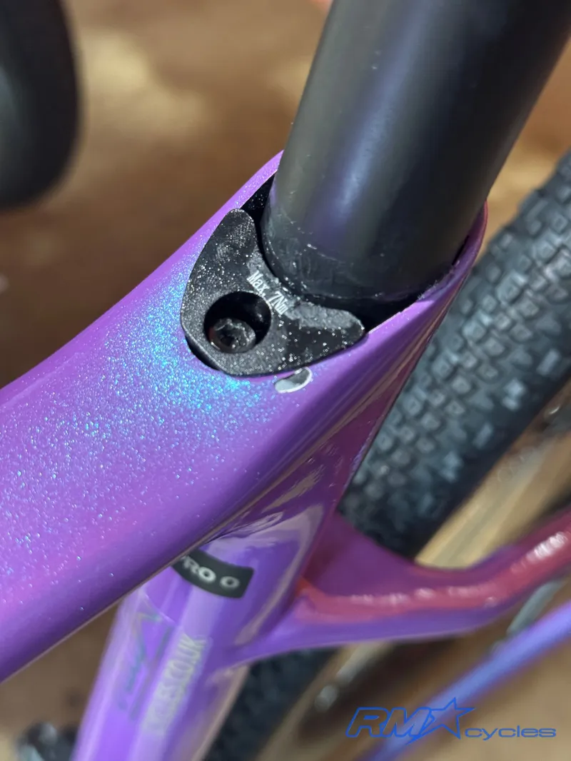 Giant Revolt Advanced Pro 0 ML Digital Blurple Gravel Bike-11