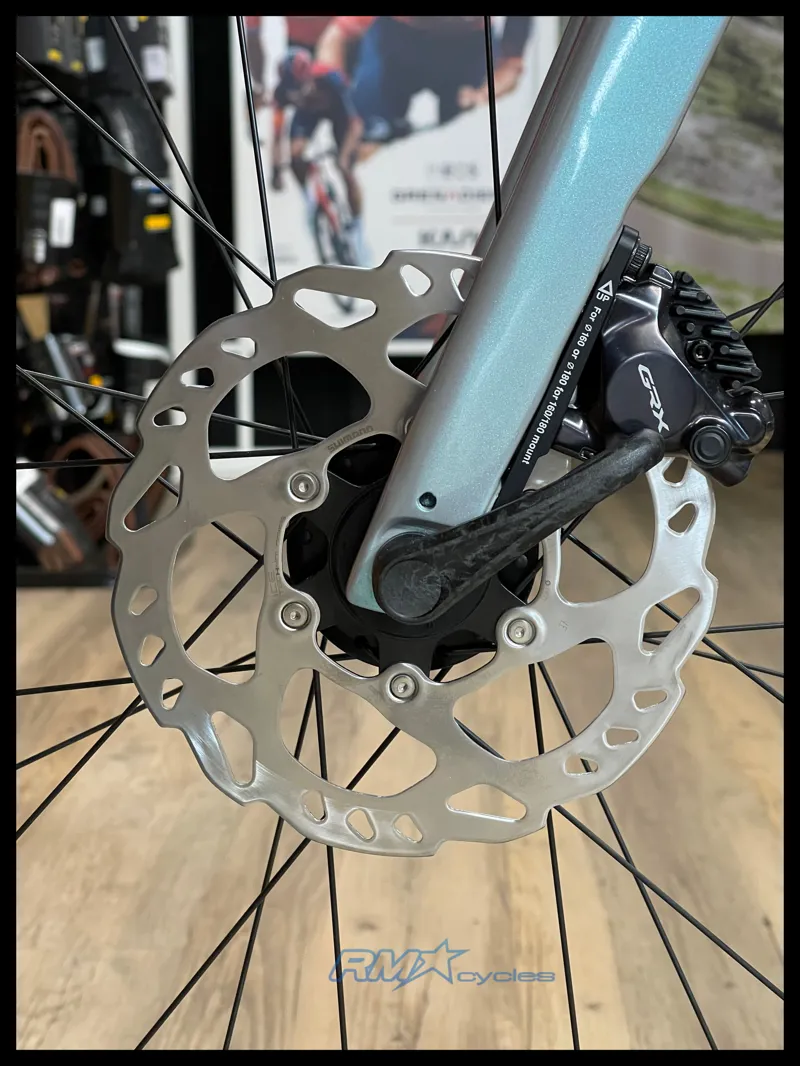 Giant Revolt Advanced 0 Medium Prismatic Haze 2024-8